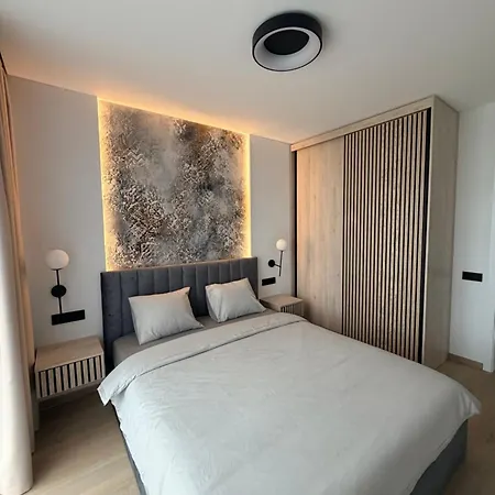 New With Private Parking , 10 Min Drive To & Self Check-in Lejlighed *
