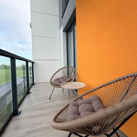 New With Private Parking , 10 Min Drive To & Self Check-in